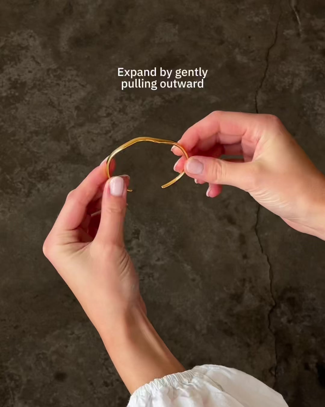 Wavy Bangle