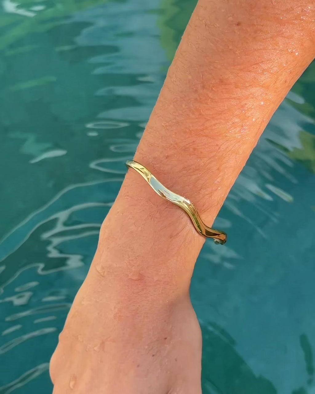 Wavy Bangle