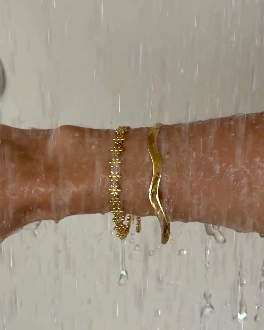Wavy Bangle