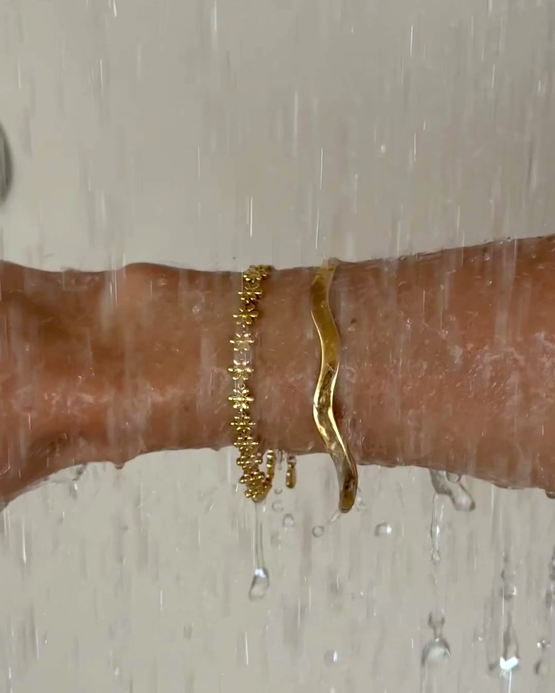 Wavy Bangle